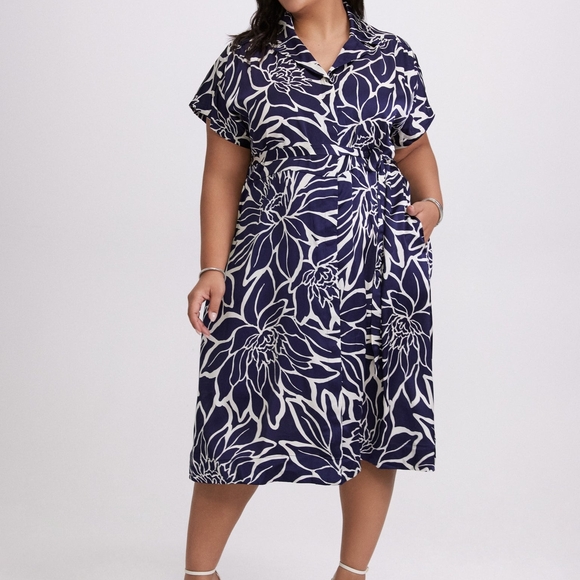 Sandra Darren Womens Plus Short Sleeve Floral Navy and White - Picture 1 of 4